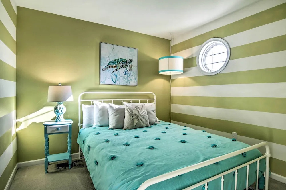 2 Mi to Bethany Beach: Condo w/ Deck & Pool Access