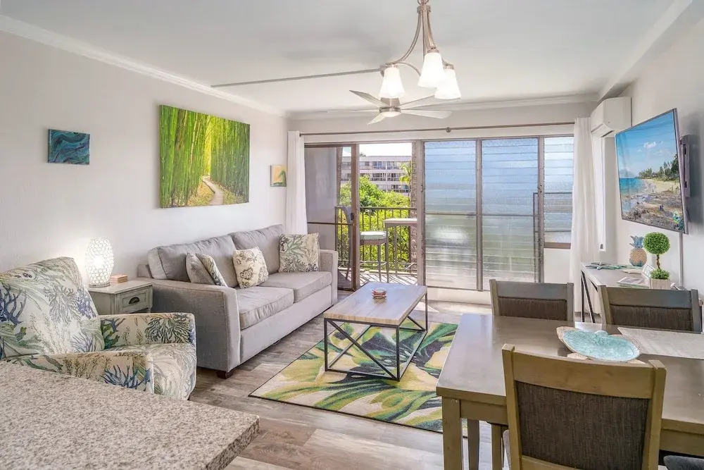 Kihei Akahi C-411 - Modern Top to Bottom Remodel, Split-ac, Across From Kam II