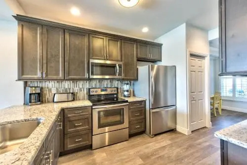 Bologna - renovated first floor 2BR condo in GreenLinks! Lake and golf views, resort pool, jacuzzi, gym and tennis access! Near Naples beaches, dining, shopping and Marco Island area, perfect for guests who value convenience, comfort and nature!