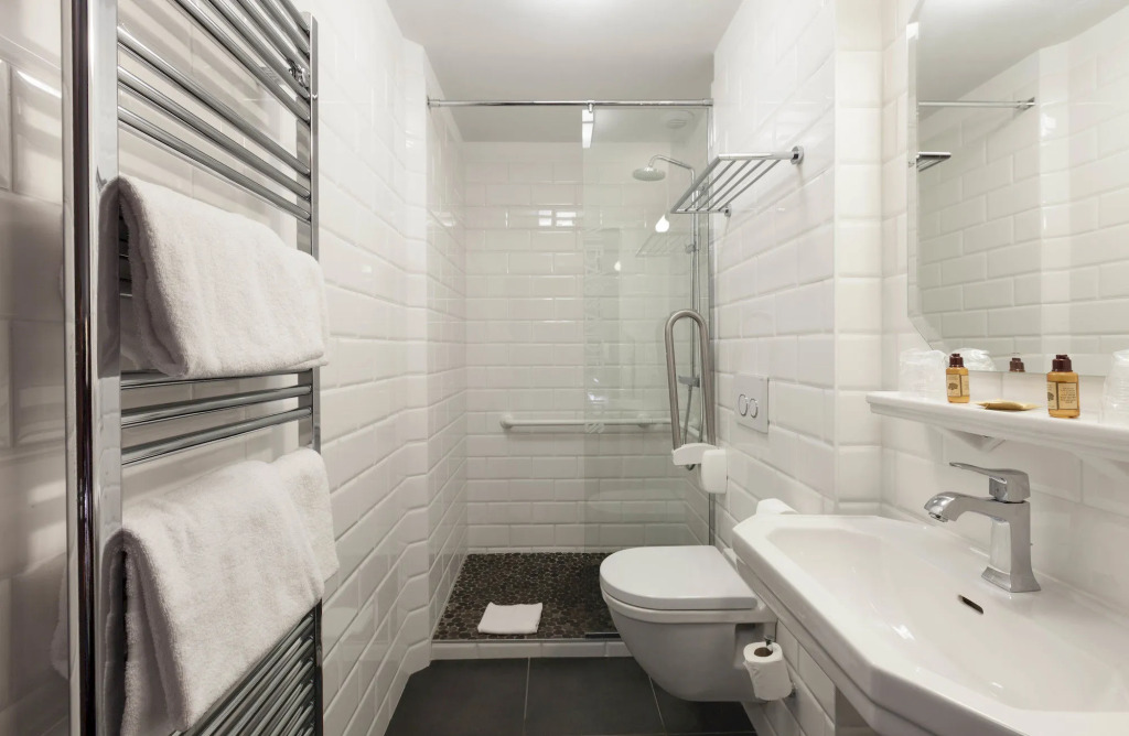 Ambassadeurs Logis Hotel