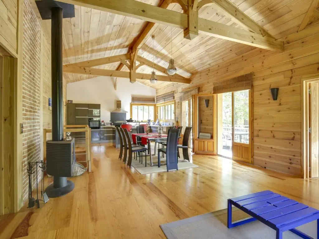 Belle villa en bois 6 personnes avec terrasse et Wi-Fi à Biscarrosse - FR-1-521-71