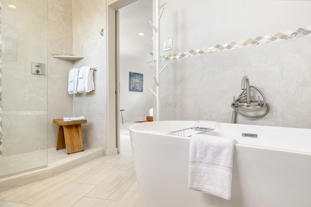 Luxury Escape w/ Mtn Views, Hot Tub, Outdoor Living The Viewpoint by Avantstay