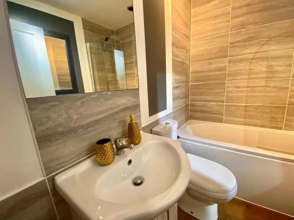 Blackpool Abode - Buttercup Suite
