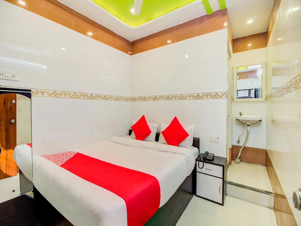 OYO 61153 Hotel Galaxy