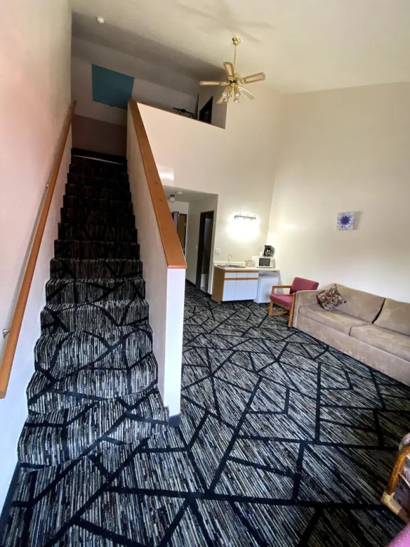 Woodland Inn & Suites