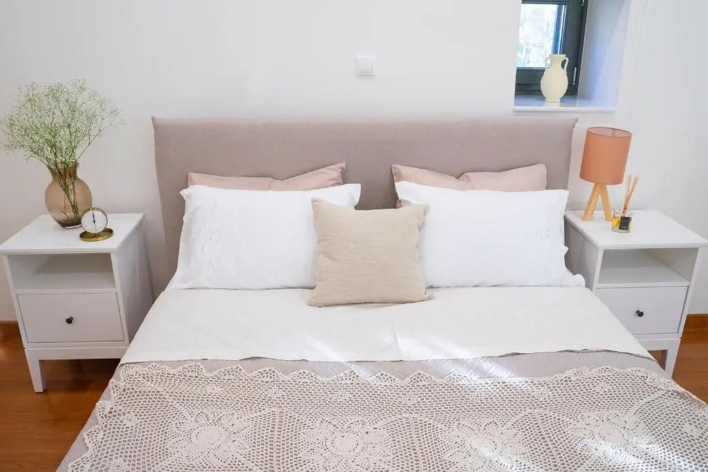 Naias Aegina, Sea-front apartment 95 sqm