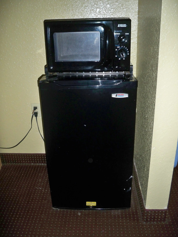 Econo Lodge Inn & Suites