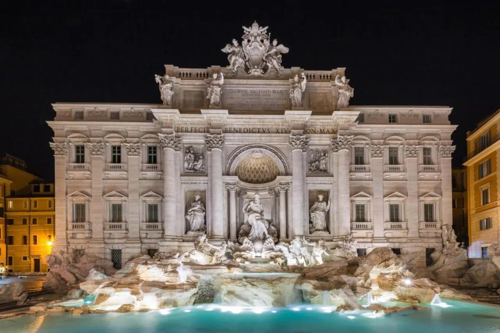 Fontana di Trevi monolocale