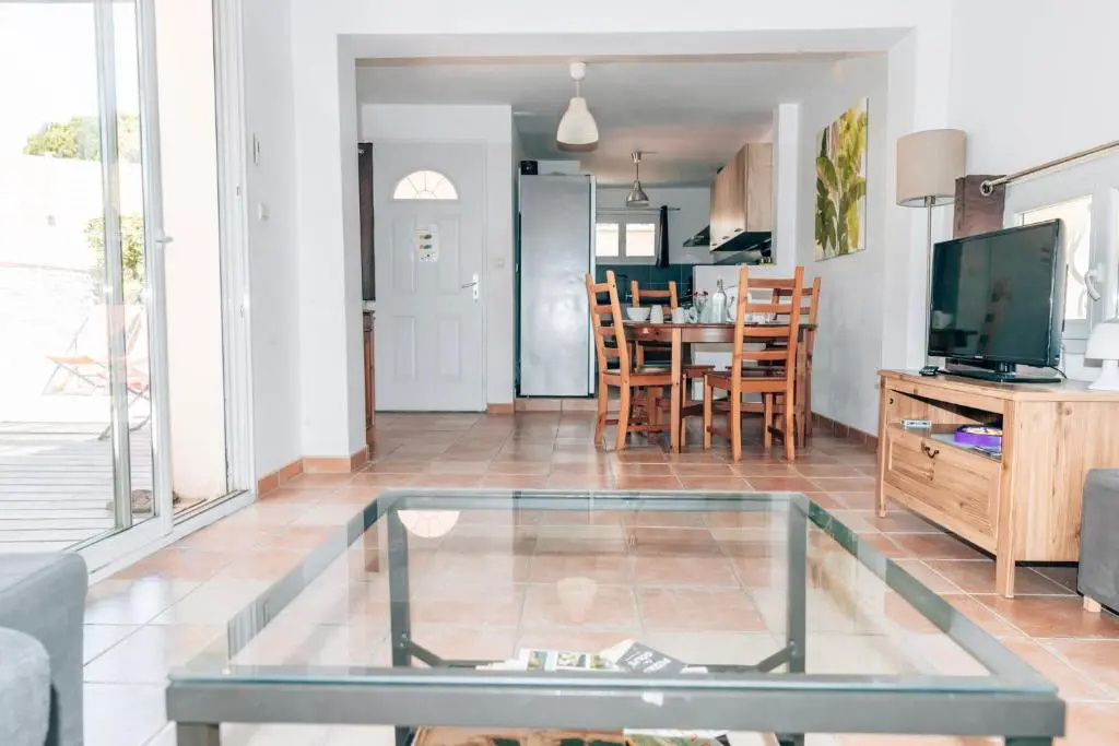 Maison Familiale avec Piscine Privée, plage à pied, Frais Obligatoires à régler à l'arrivée, Linge 15e par pers & Ménage 70e par séjour voir profil Mandatory fees in cash to be paid on arrival linen 15e per person 70e housekeeping per stay