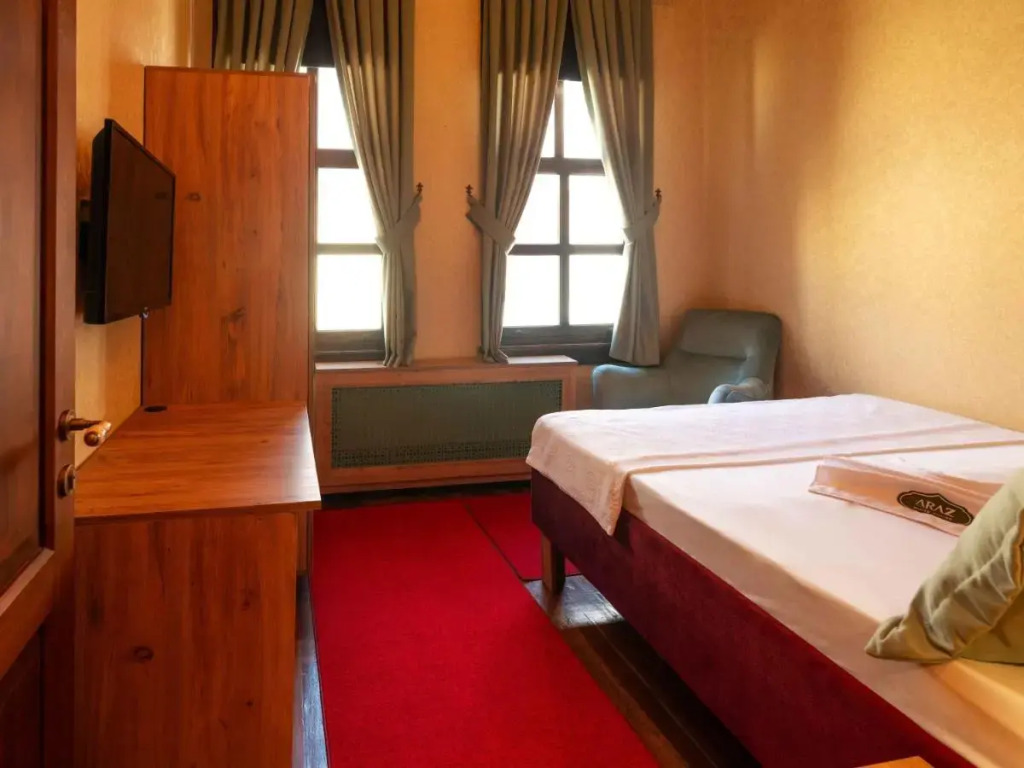 Araz White House