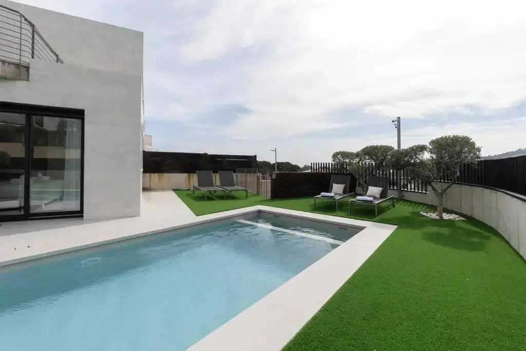 NARAMIA SAGARO VILLA - Full rental luxury house with POOL-GARDEN-BARBACUE-10 PAX