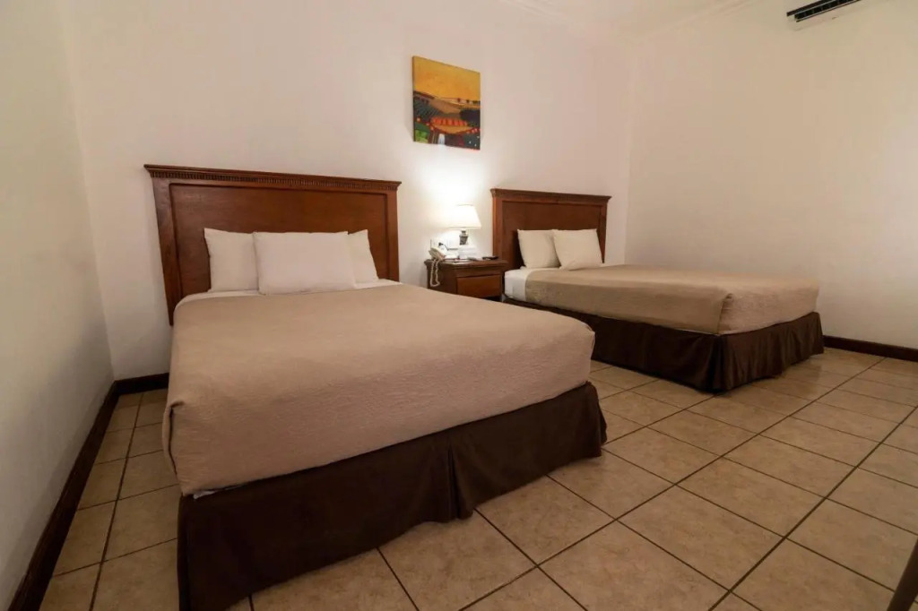 Hotel Cayman Suites