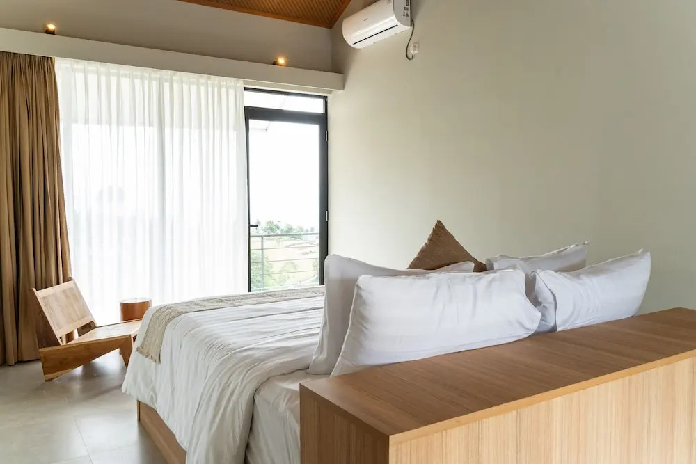 JadenHill CityView 8BR Villa Heated Pool+Movieroom
