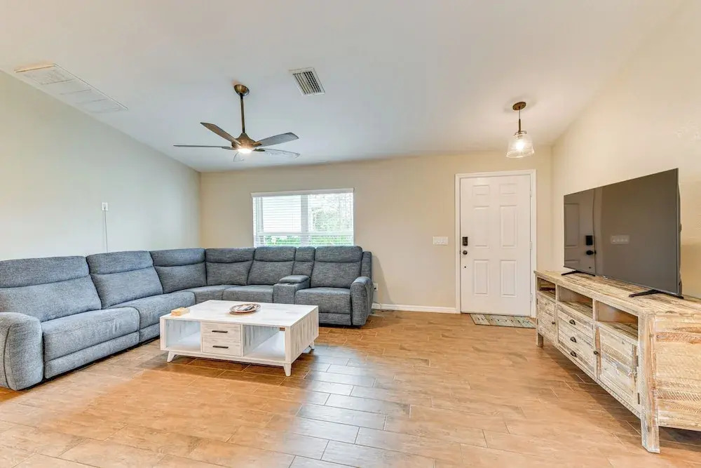 3 Mi to Public Beach: Port Charlotte Getaway!