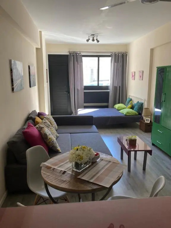 Newly Refurbished Big Central Studio, less than 100m to the sea