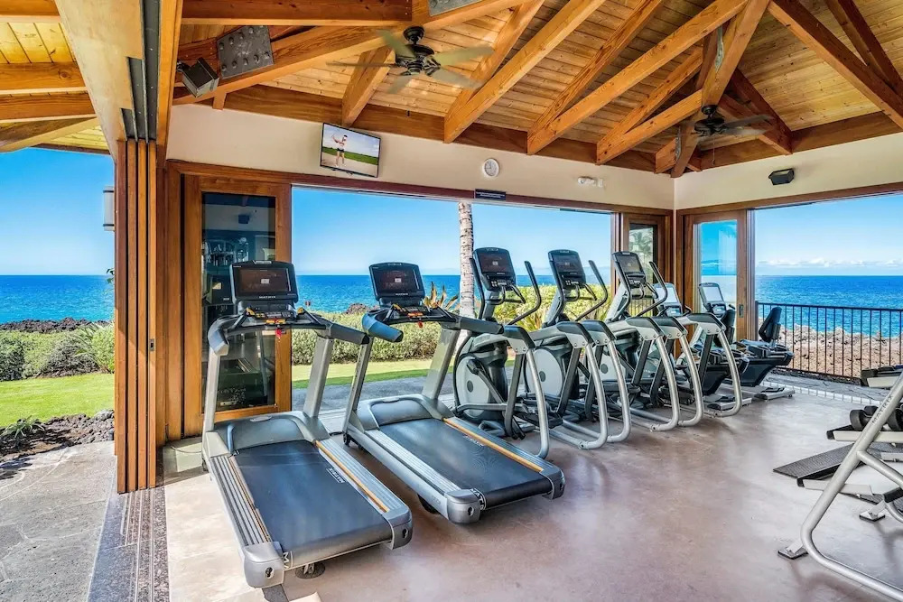Ground Floor, Ocean View, Walking Distance to Shops, Food & Beach! - Vrkcv