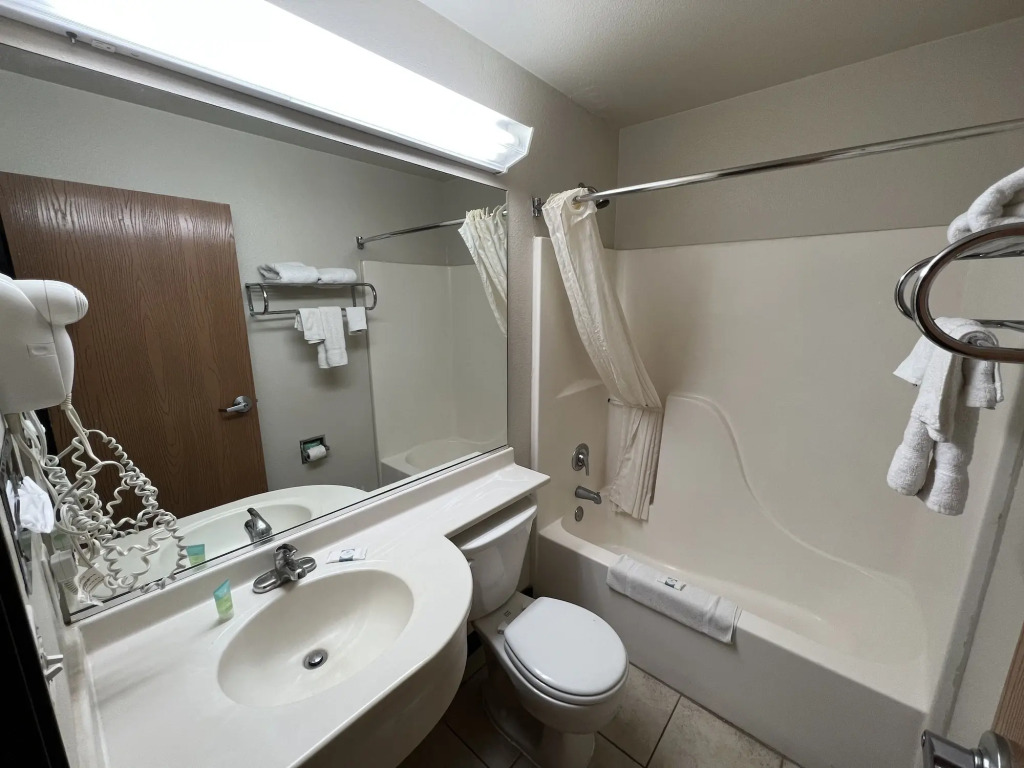 Americas Best Value Inn and Suites Ada