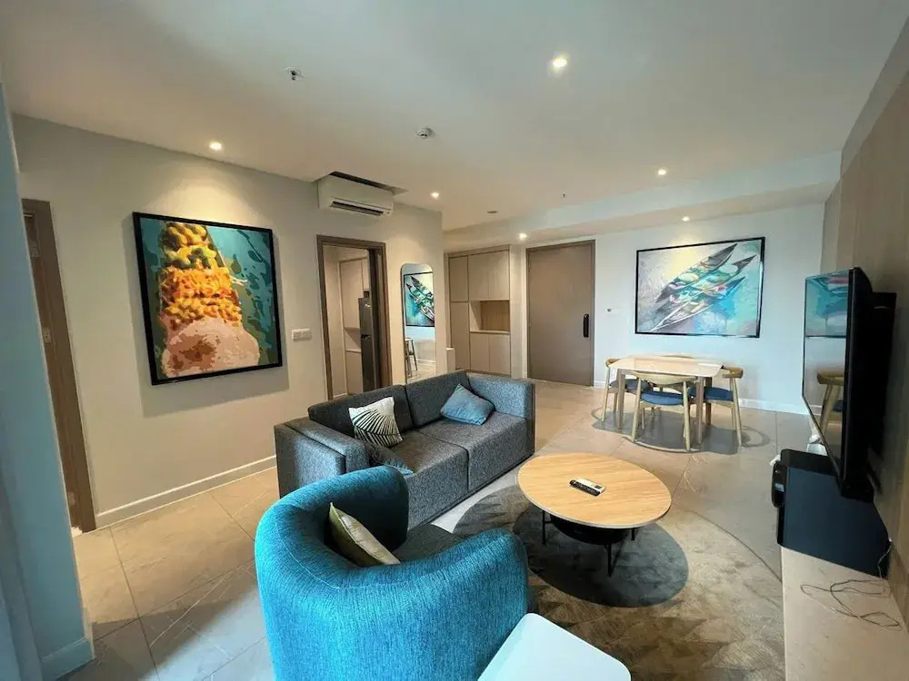 Quiet Luxury Suite with Balcony - City View - Zenity District 1