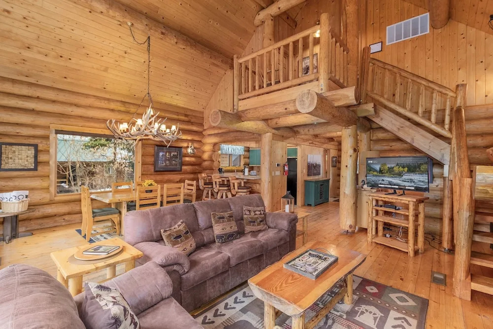 Moosehead Lodge 3 Bedroom Home by NW Comfy Cabins