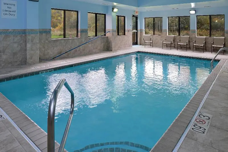 Holiday Inn Express Hotel & Suites Youngstown - North Lima/Boardman by IHG