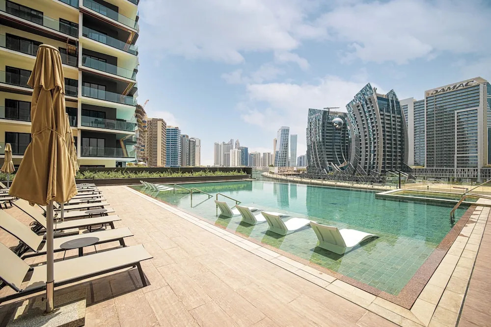 Waves - Urban Retreat Waterfront Elegance at 15 Northside