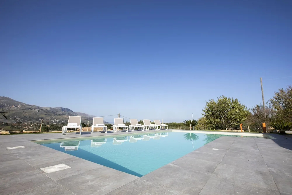 Villa Adelfos