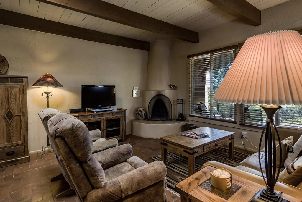 Artist Road #30, 2 Bedrooms, Fireplace, Pool Access, Washer/Dryer, Sleeps 4