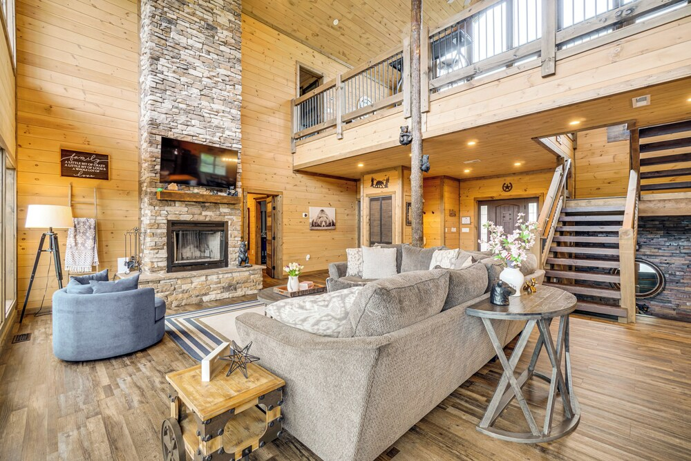Luxury Sevierville Cabin w/ Private Hot Tub!