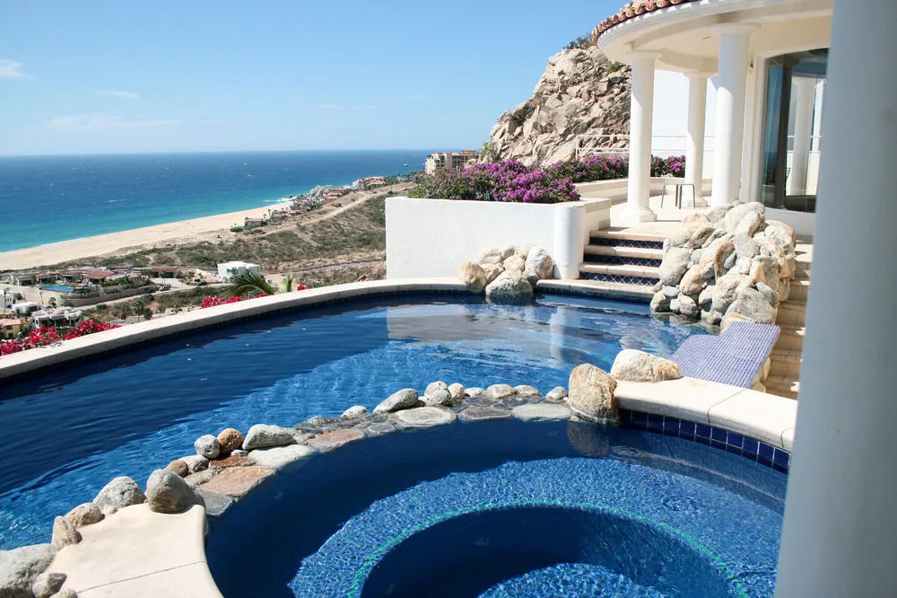 Villa Thunderbird
