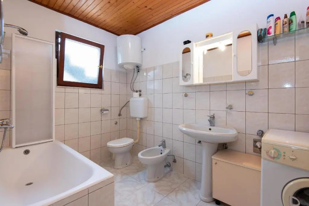 Apartments Sugor-70m from sea