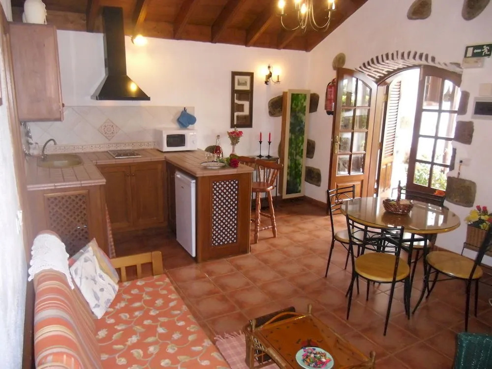 Finca El Picacho Apartments in the countryside 2 Km from the beach