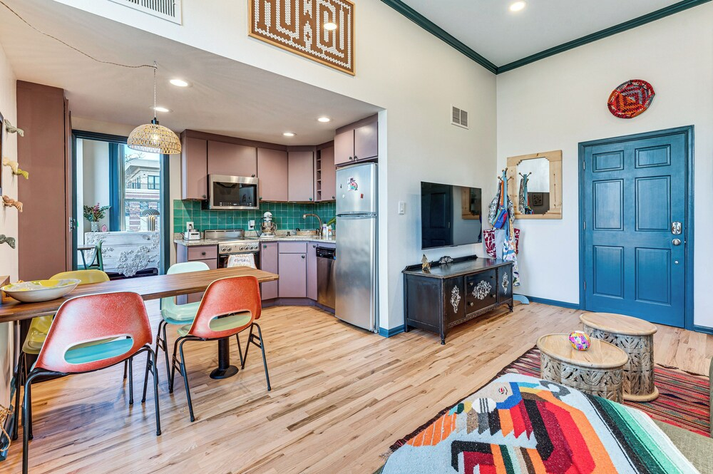 Shop, Dine, Unwind! Couples Retreat in Dtwn Golden
