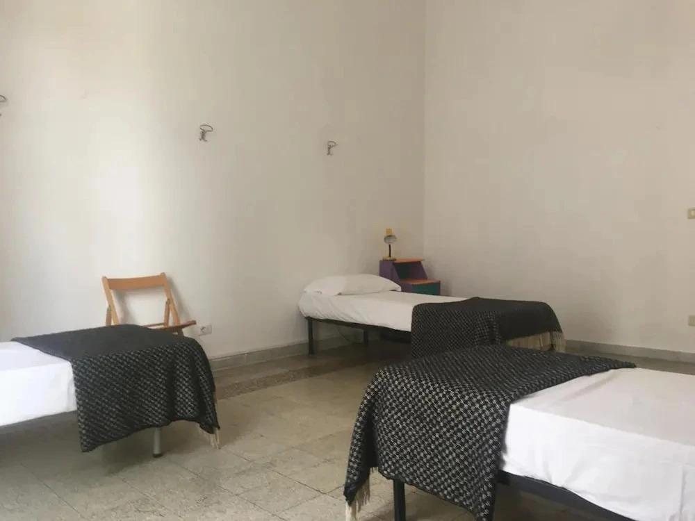 6 Small Rooms