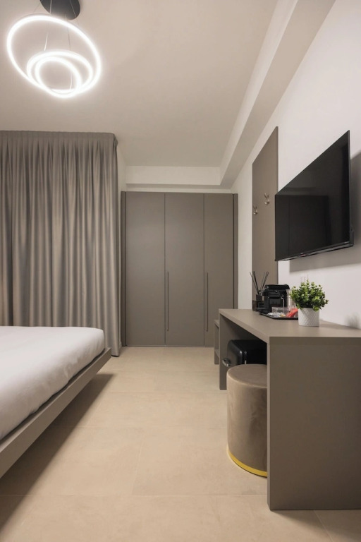 Luxury Station Suite