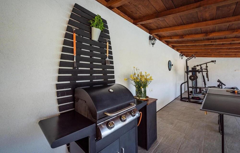Gorgeous Home In Galizana