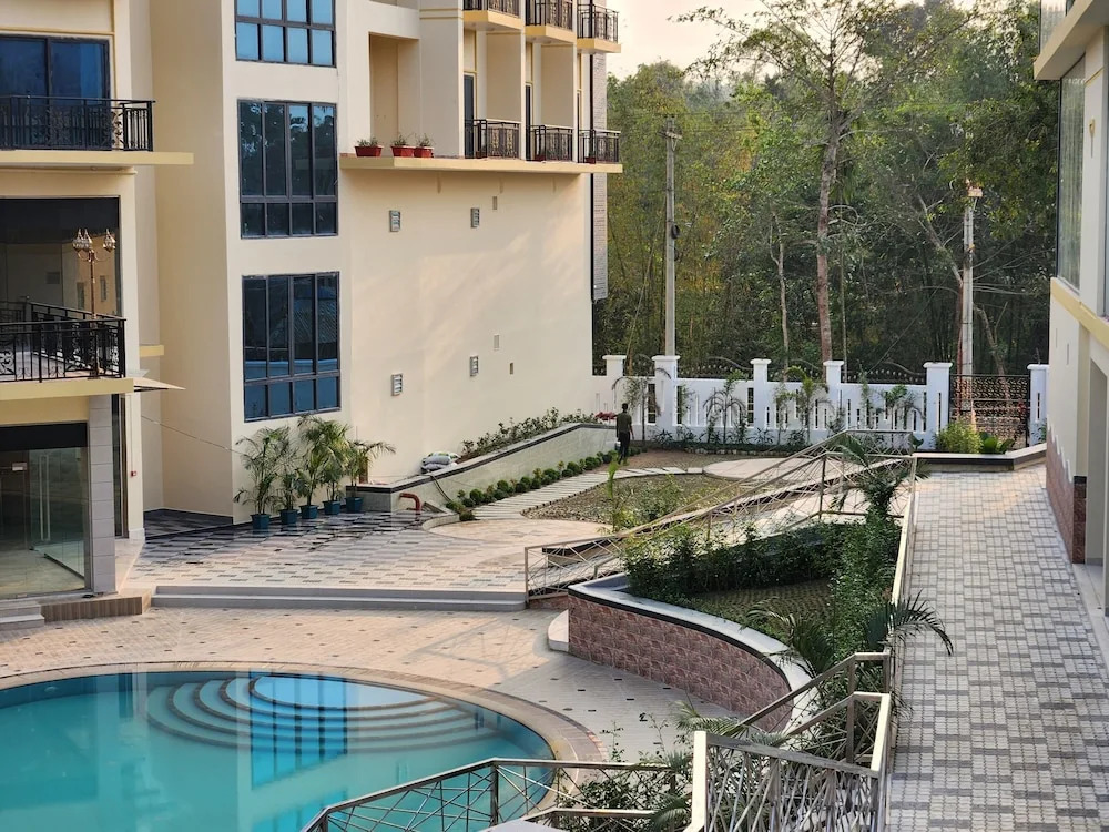 Paragon Hotel & Resort