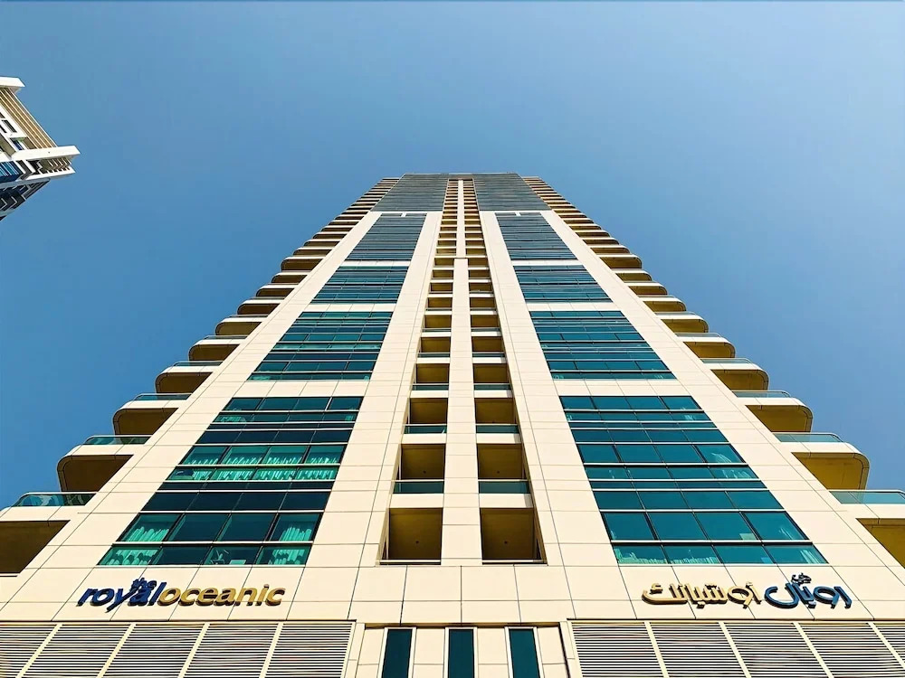 One Perfect Stay Royal Oceanic- One Bedroom Apartment