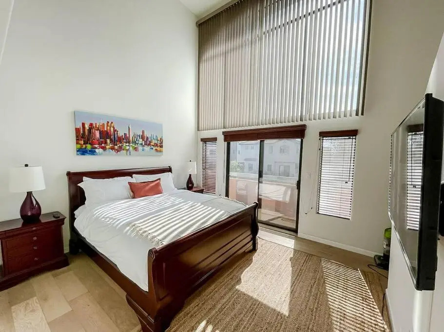 Supreme 2BD/3BA Condo - Los Angeles