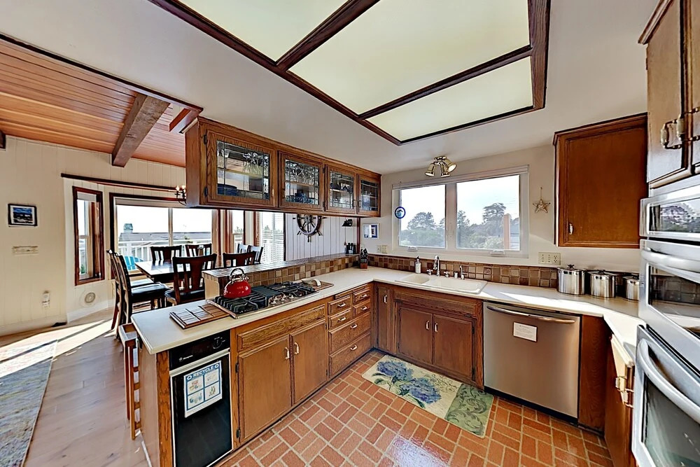 Oxford Home 1906 - 3 Br home by RedAwning
