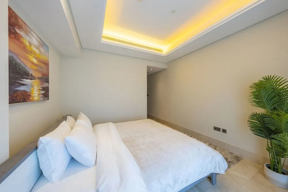 Spacious beachfront 2 bedroom apartment
