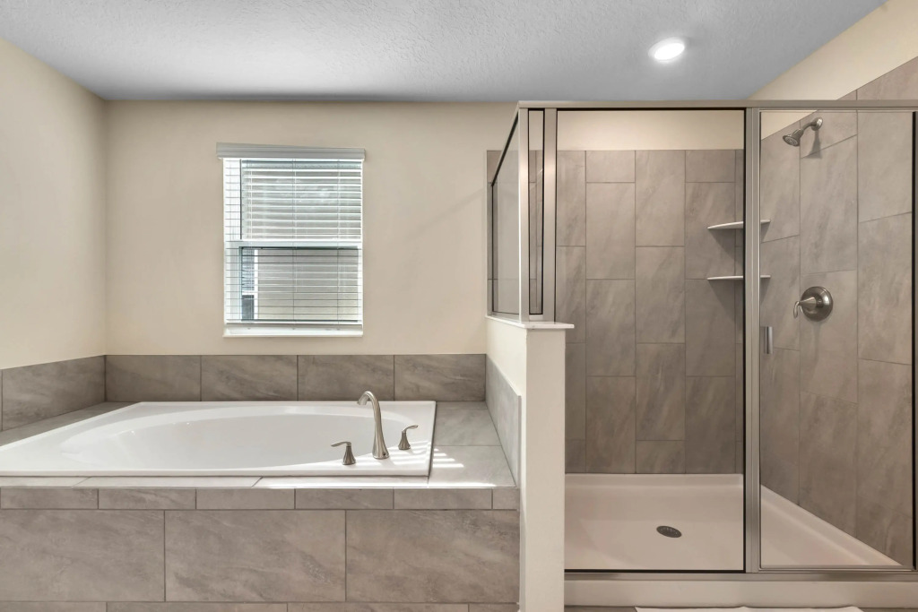 6 Bedrooms 6 Bathrooms Storey Lake 2851 Bd