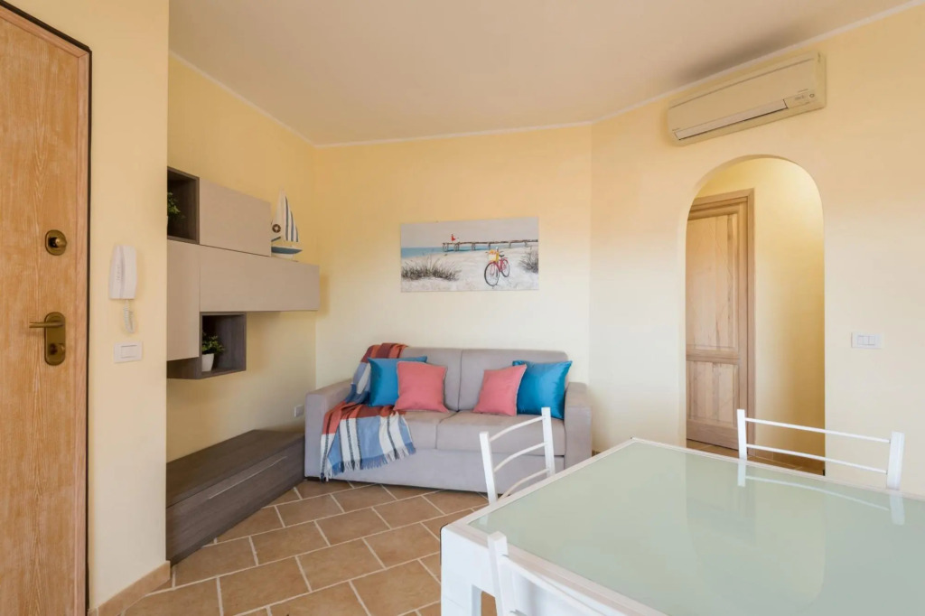 The apartment has 2 bedrooms, 2 bathrooms, living room with direct access to the terrace, kitchenett-PERLACEA 25