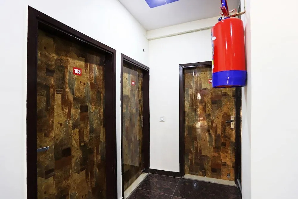 Oyo 42619 Diamond Key Residency
