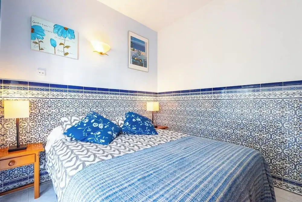 4 Bedroom 6 Guests Apartment 60m From Beach