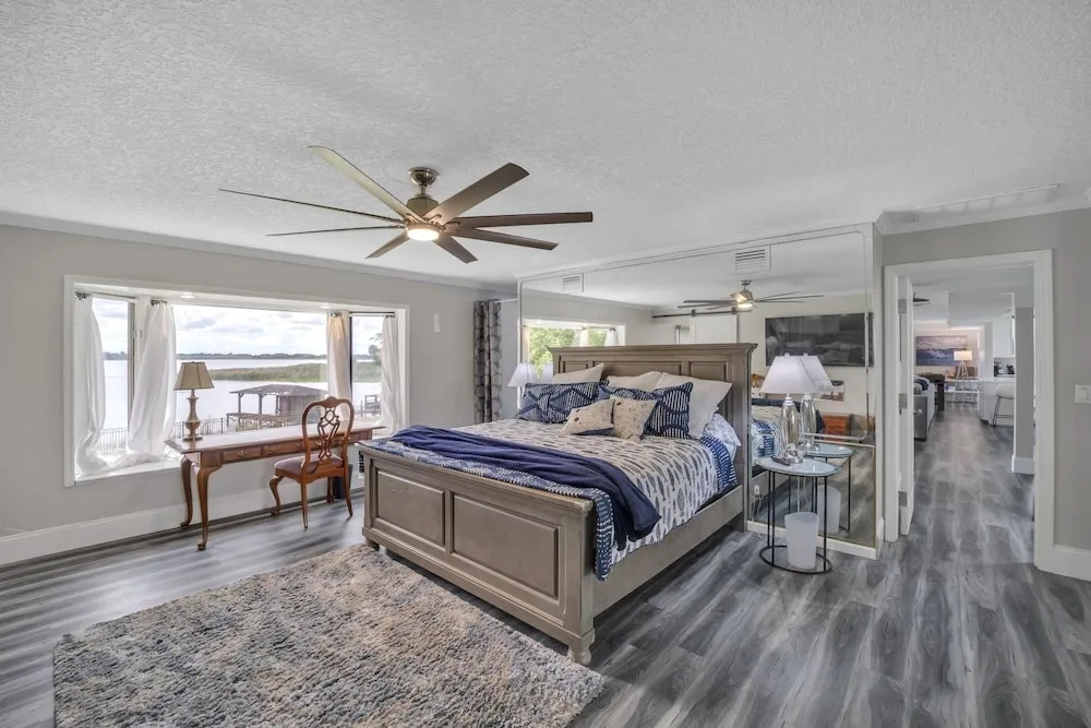 Beautiful Lake View Retreat Drivable To Theme Parks 3 Bedroom Home