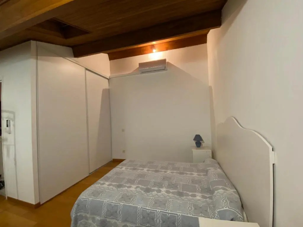 Corte Apparemment T3 en résidence privé