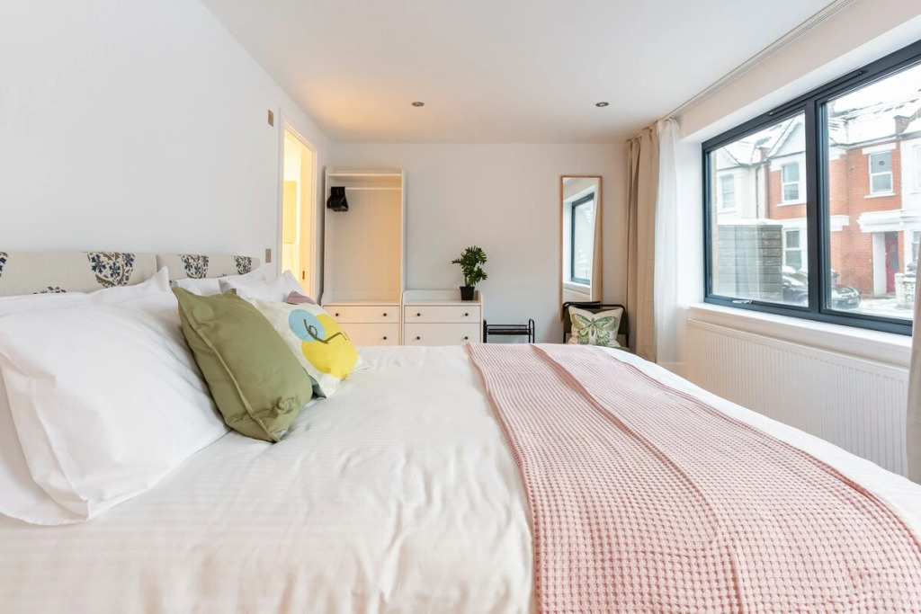 Child & pet friendly | Parking