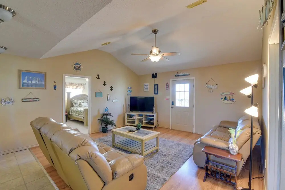 Walk to Shore & Restaurants: Surfside Beach Home!