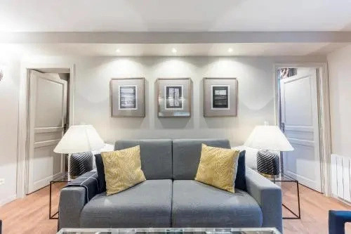 Families And Friends - Center - 110 Sqm