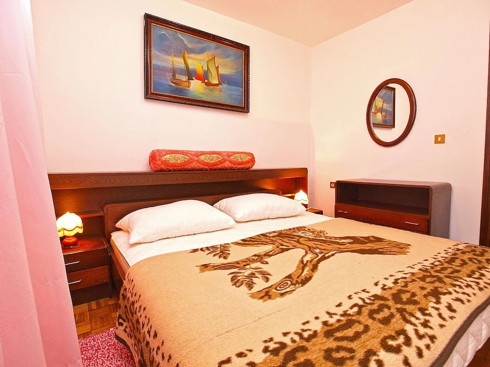 Apartment 864